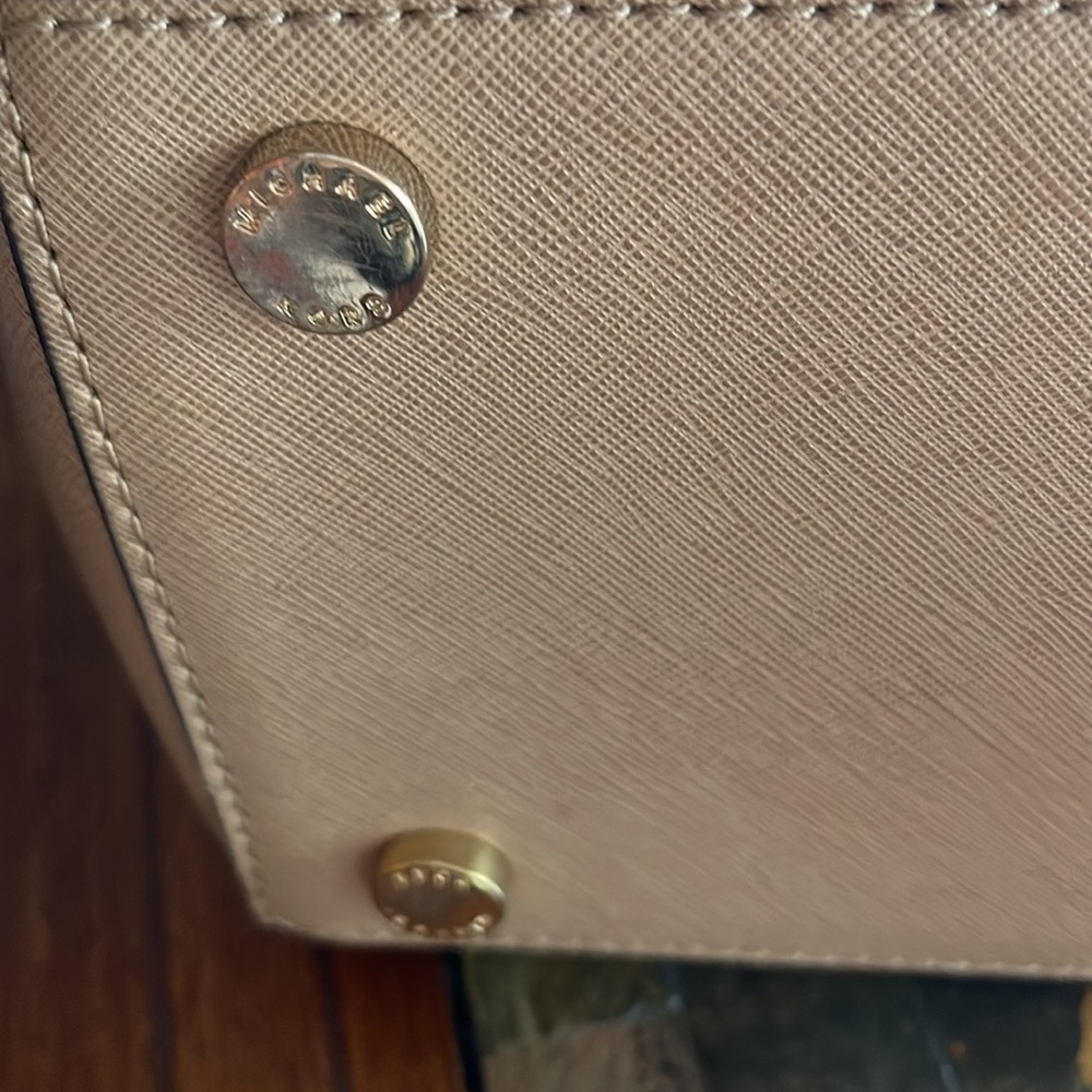Gorgeous Michael Kors Sutton LG satchel purse perfect - Picture 5 of 11